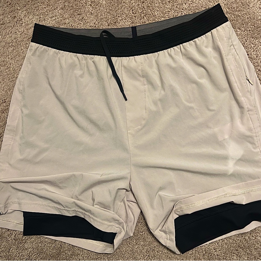 Rhone Cream Color Lined Shorts Size Large